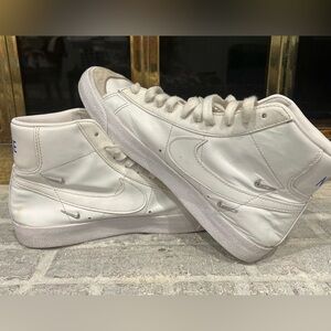 Nike Blazer Mid ‘77 SE Sisterhood